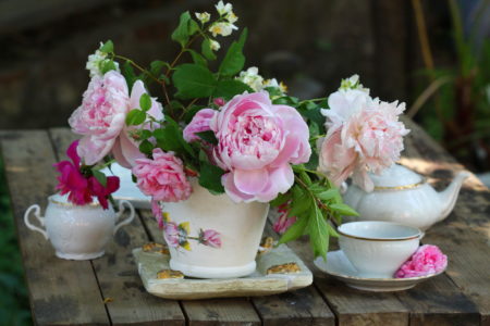 teapot, cup and beautiful spring bouquet